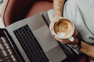 Webデザイナーが残業なしで転職するためのポイントは？