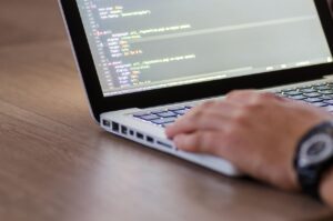 残業なしのプログラマーの仕事の探し方は？