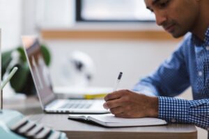 残業なしで資格勉強と仕事を両立する方法は？