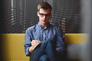 残業なしで仕事に取り組むための効果的な方法は？